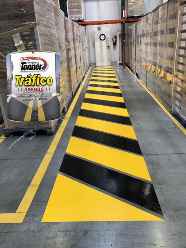 TRAFICO AMARILLO APLICADO EN EL PISO